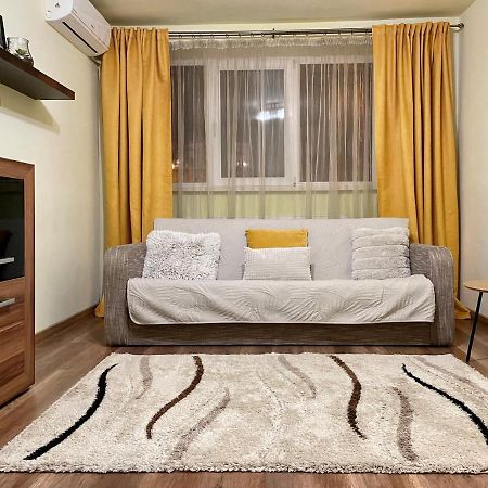 Cozy And Clean Apartment, Near National Arena Bukarest Eksteriør billede