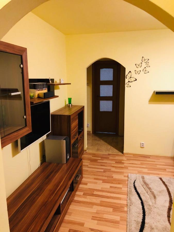 Cozy And Clean Apartment, Near National Arena Bukarest Eksteriør billede