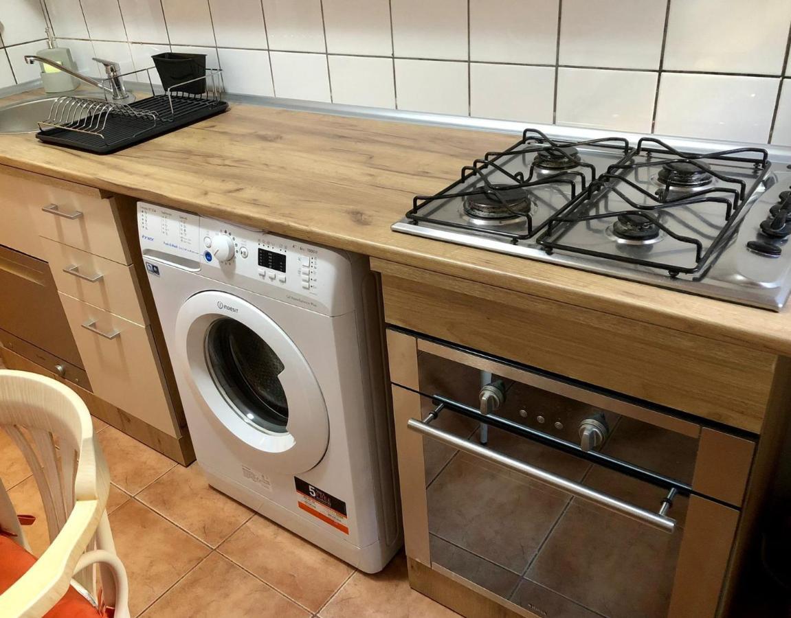 Cozy And Clean Apartment, Near National Arena Bukarest Eksteriør billede