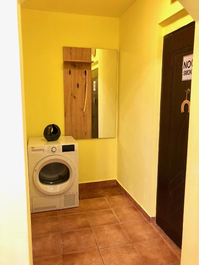 Cozy And Clean Apartment, Near National Arena Bukarest Eksteriør billede