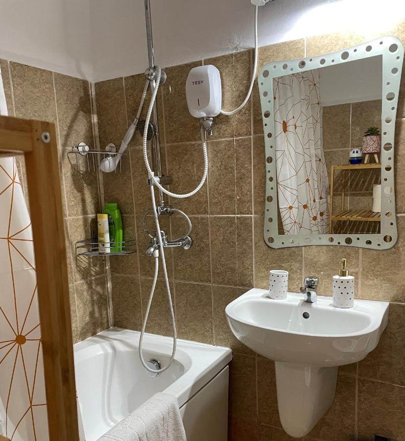Cozy And Clean Apartment, Near National Arena Bukarest Eksteriør billede