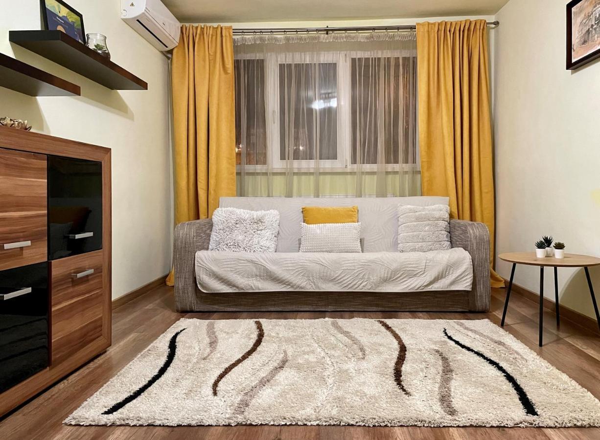 Cozy And Clean Apartment, Near National Arena Bukarest Eksteriør billede